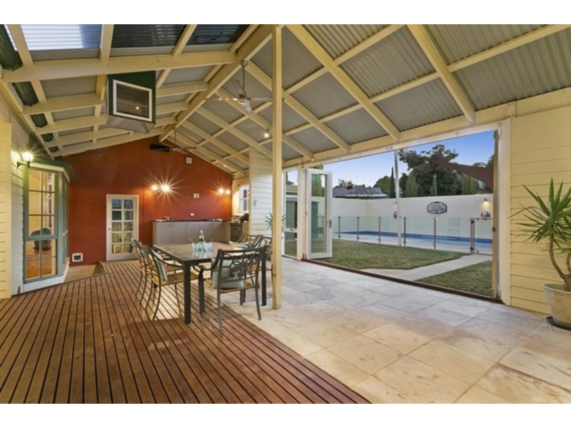 8 Brodie Street, Quarry Hill VIC 3550