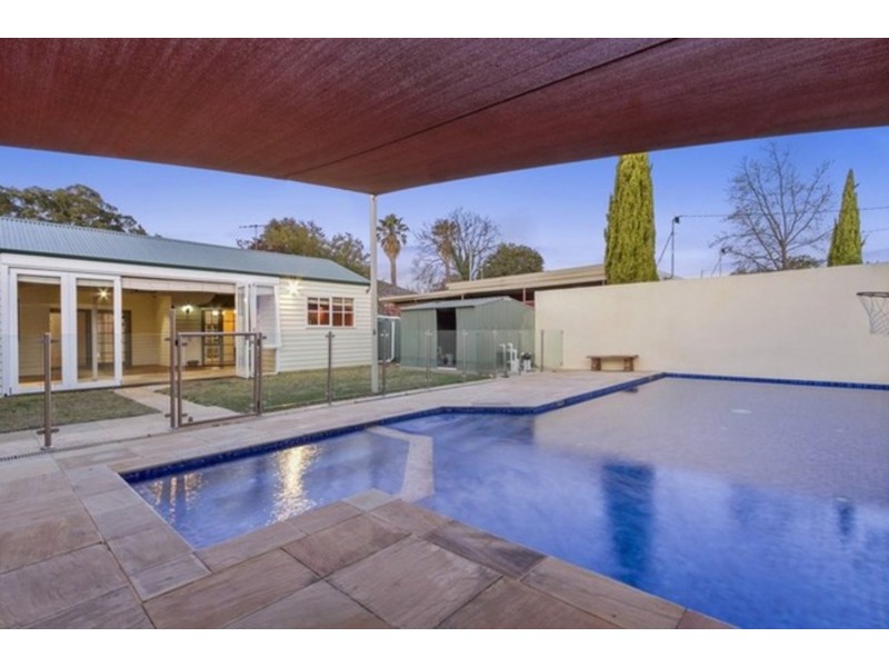 8 Brodie Street, Quarry Hill VIC 3550