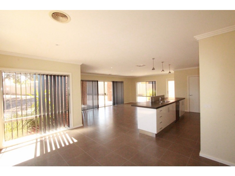 9 Marlo Court, Strathdale VIC 3550