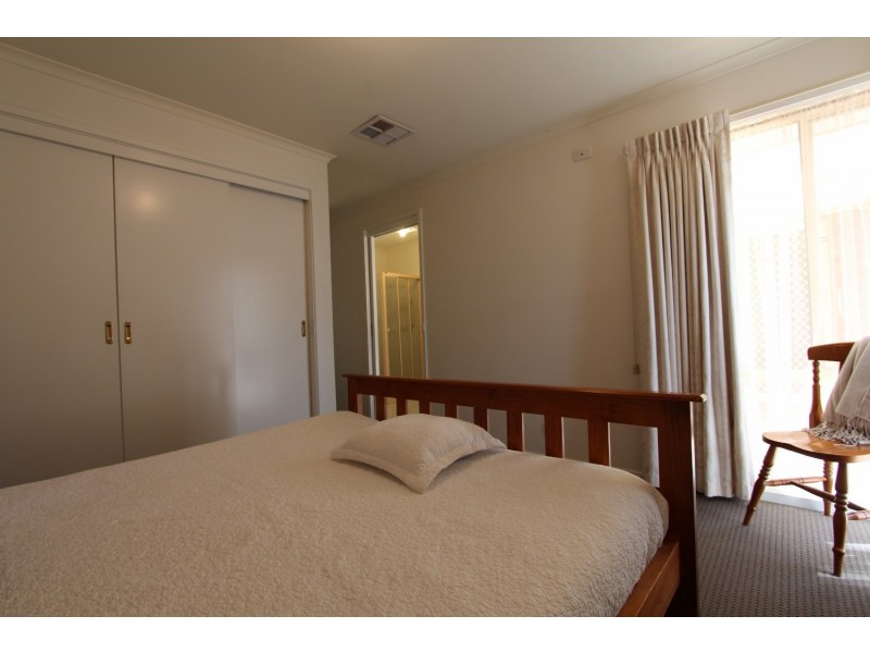 96 East Road, Huntly VIC 3551