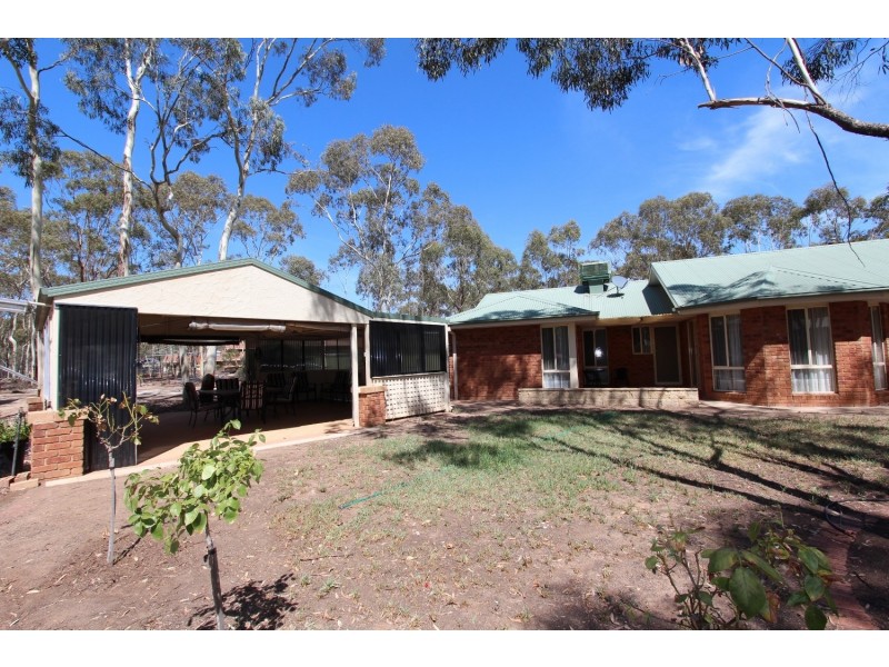 96 East Road, Huntly VIC 3551