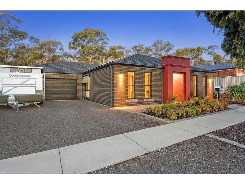 69 Amara Way, Kangaroo Flat VIC 3555