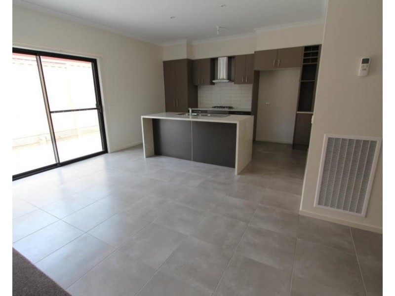 2/67-71 Osborne Street, Flora Hill VIC 3550