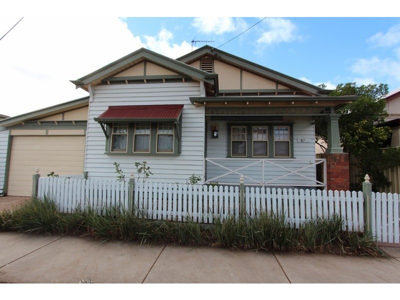 87 Neale Street, Flora Hill VIC 3550