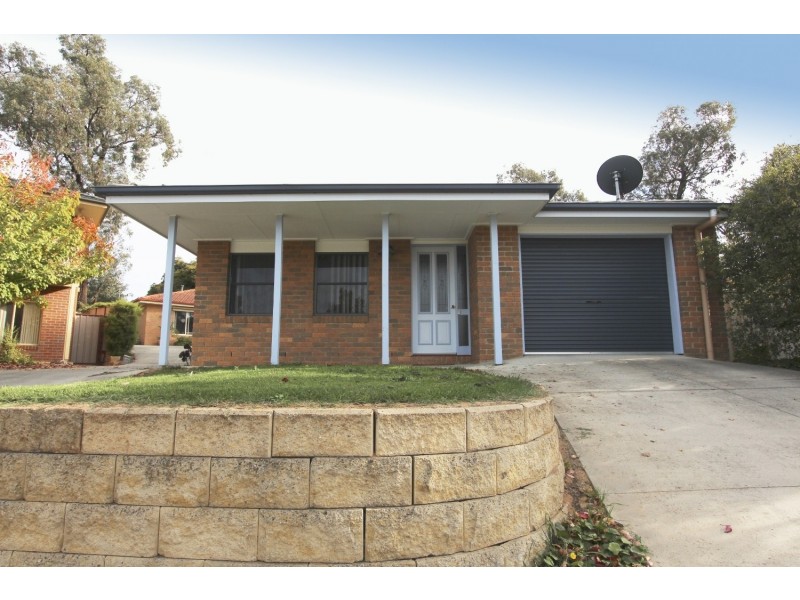2/17 Claire Court, Kennington VIC 3550