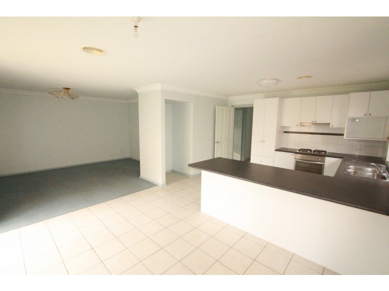 2/17 Claire Court, Kennington VIC 3550