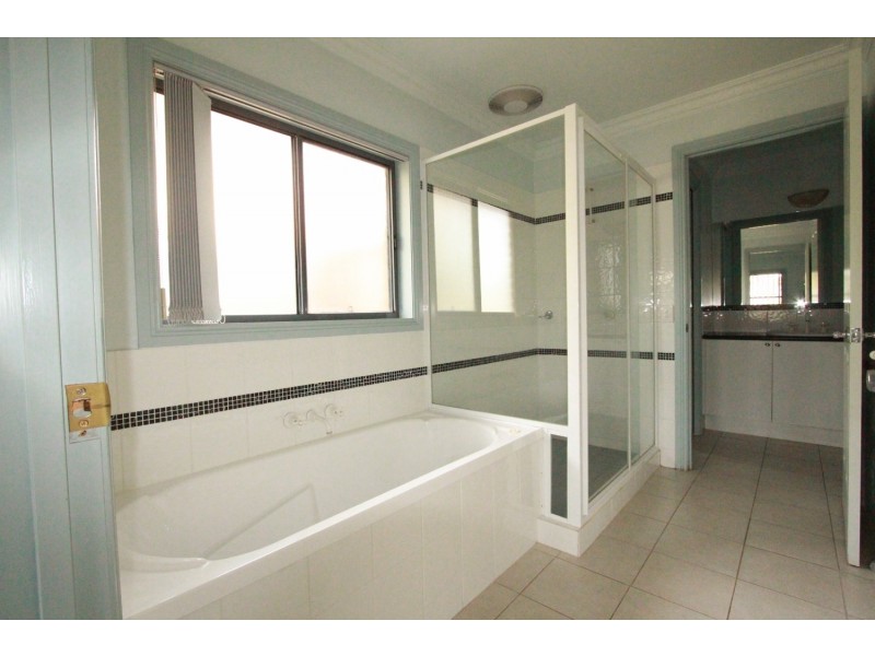 2/17 Claire Court, Kennington VIC 3550