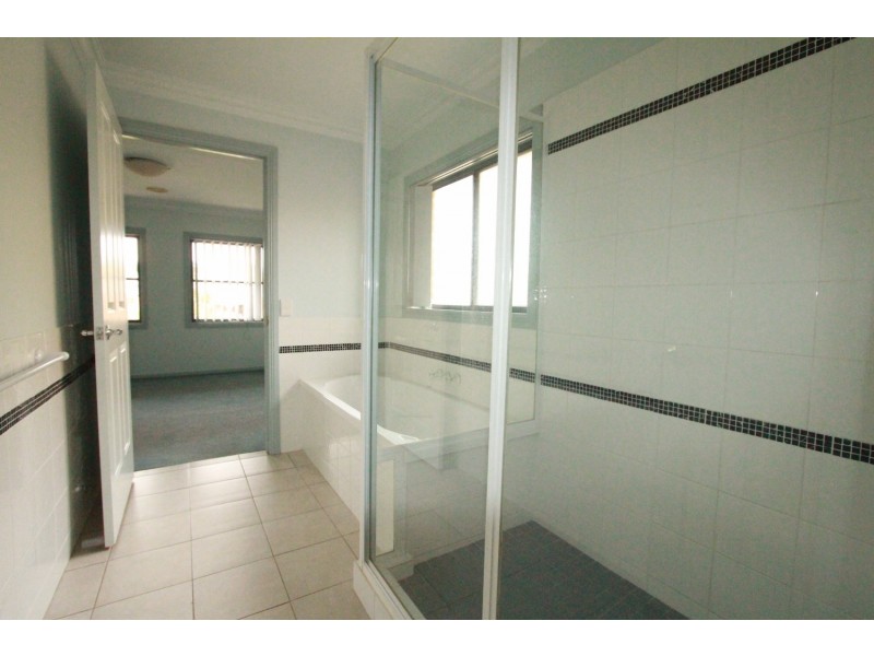 2/17 Claire Court, Kennington VIC 3550