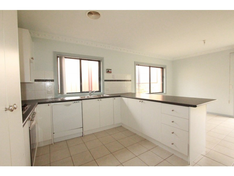 2/17 Claire Court, Kennington VIC 3550