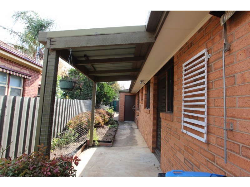 1/85 Simpsons Road, Eaglehawk VIC 3556