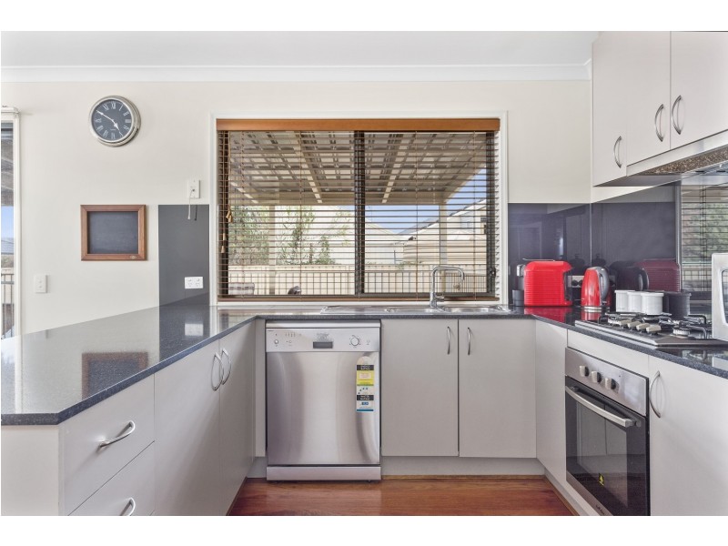 4 Lorna Court, White Hills VIC 3550