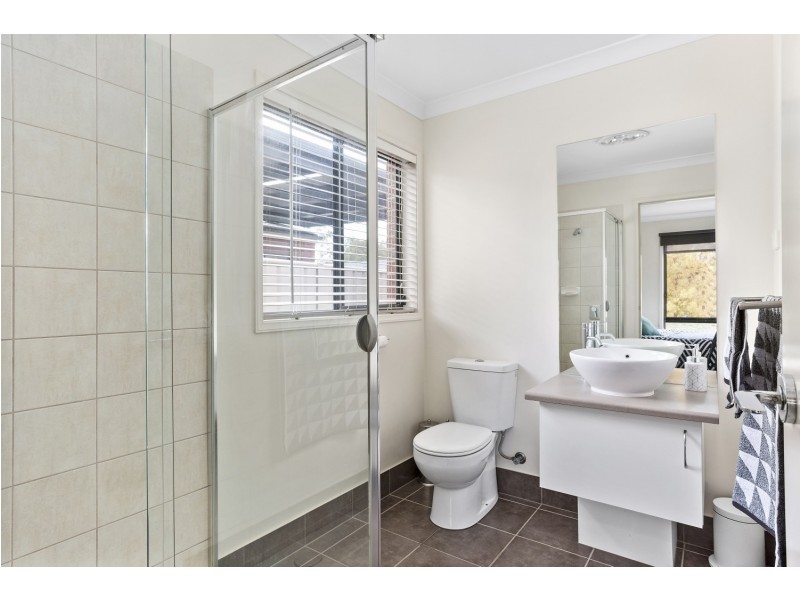 4 Lorna Court, White Hills VIC 3550