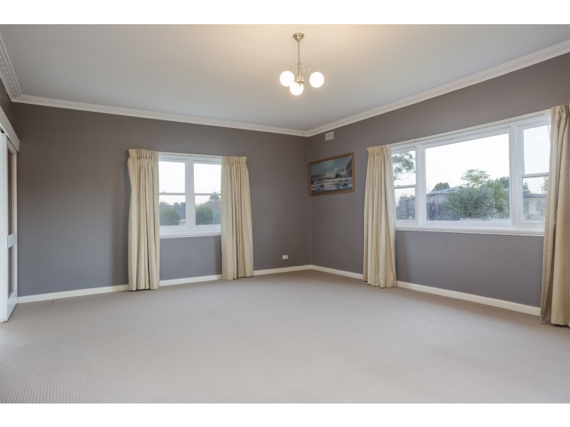 1 Ingleton Street West, Long Gully VIC 3550