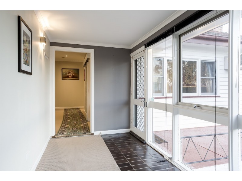 1 Ingleton Street West, Long Gully VIC 3550