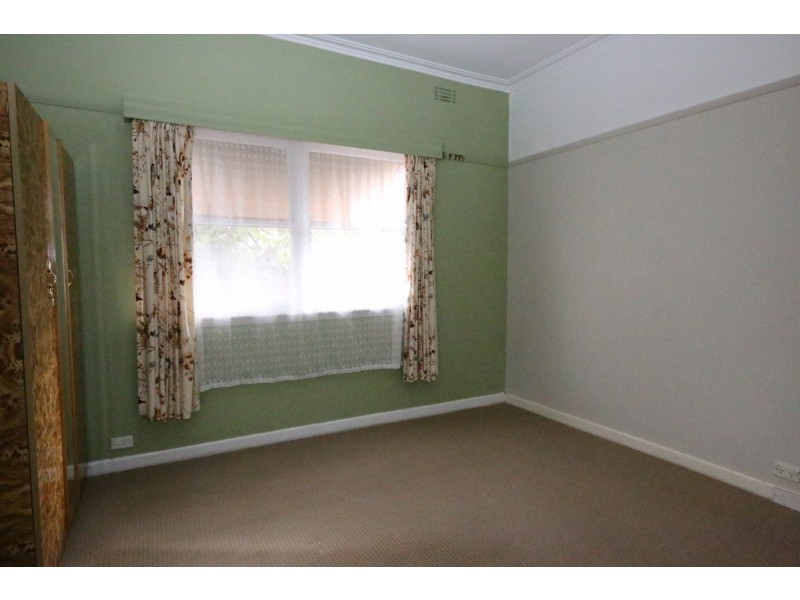 1 Ingleton Street West, Long Gully VIC 3550