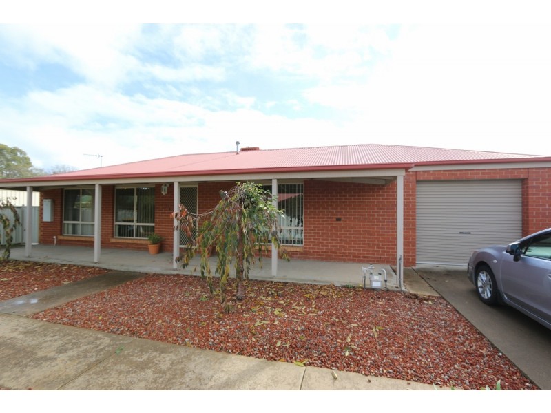 2/212 Mackenzie Steet West, Kangaroo Flat VIC 3555