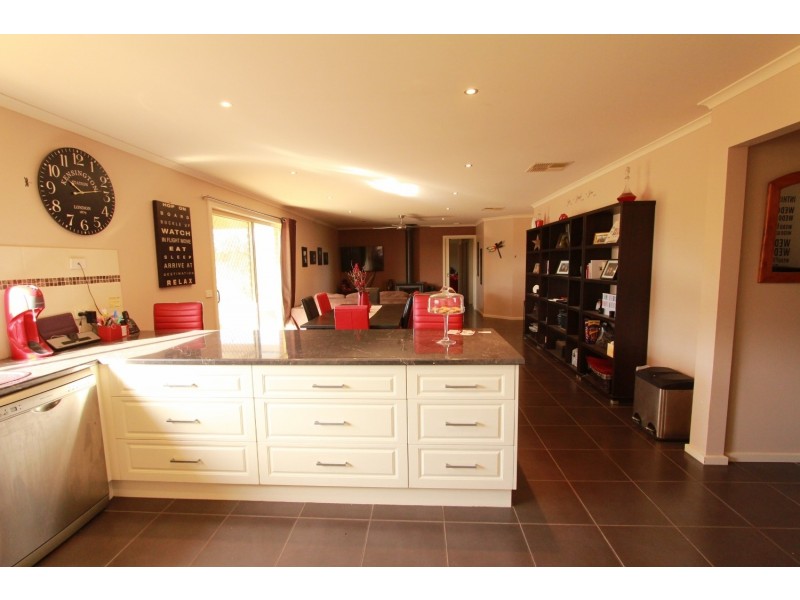 14 Palmer Road, Neilborough VIC 3570
