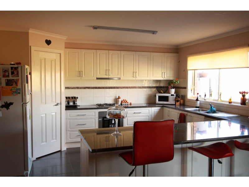 14 Palmer Road, Neilborough VIC 3570