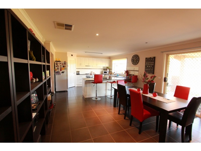 14 Palmer Road, Neilborough VIC 3570
