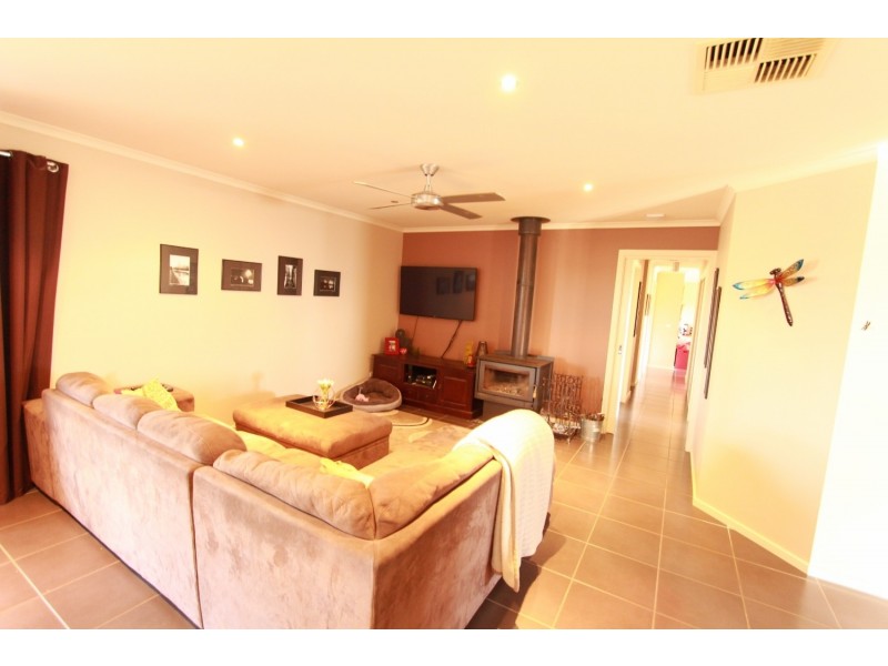 14 Palmer Road, Neilborough VIC 3570