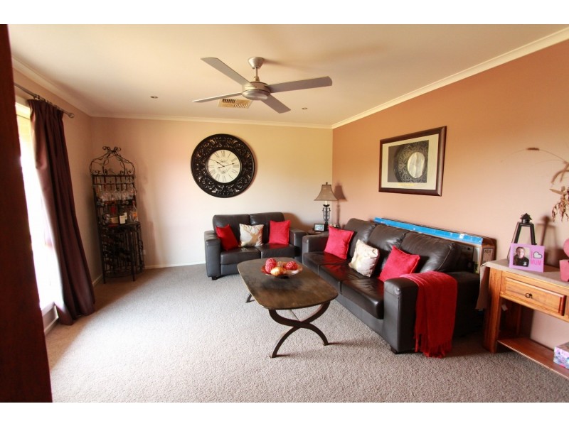 14 Palmer Road, Neilborough VIC 3570