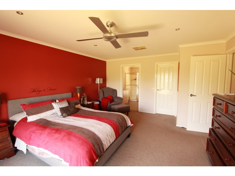 14 Palmer Road, Neilborough VIC 3570