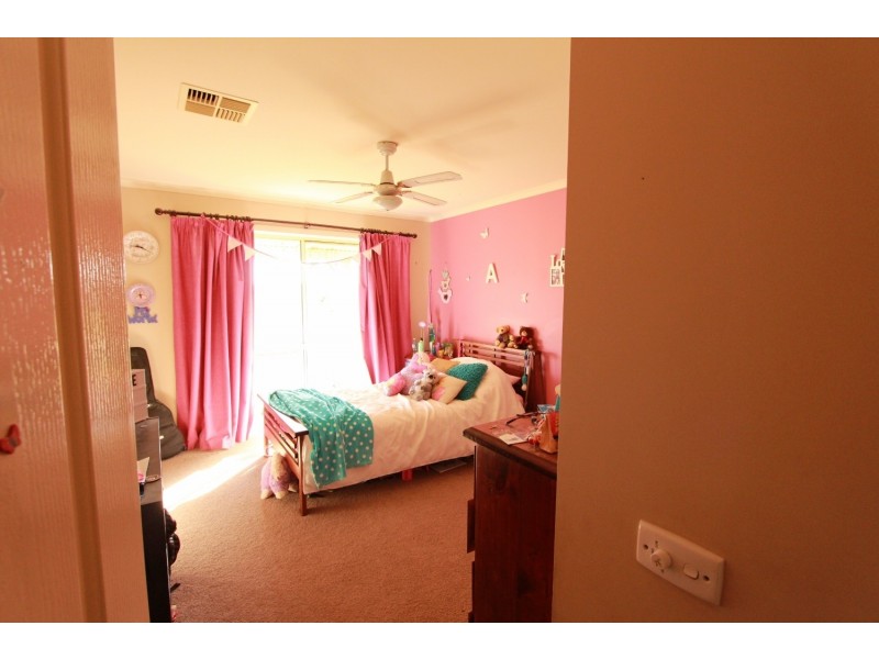 14 Palmer Road, Neilborough VIC 3570