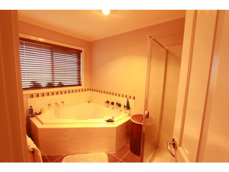 14 Palmer Road, Neilborough VIC 3570