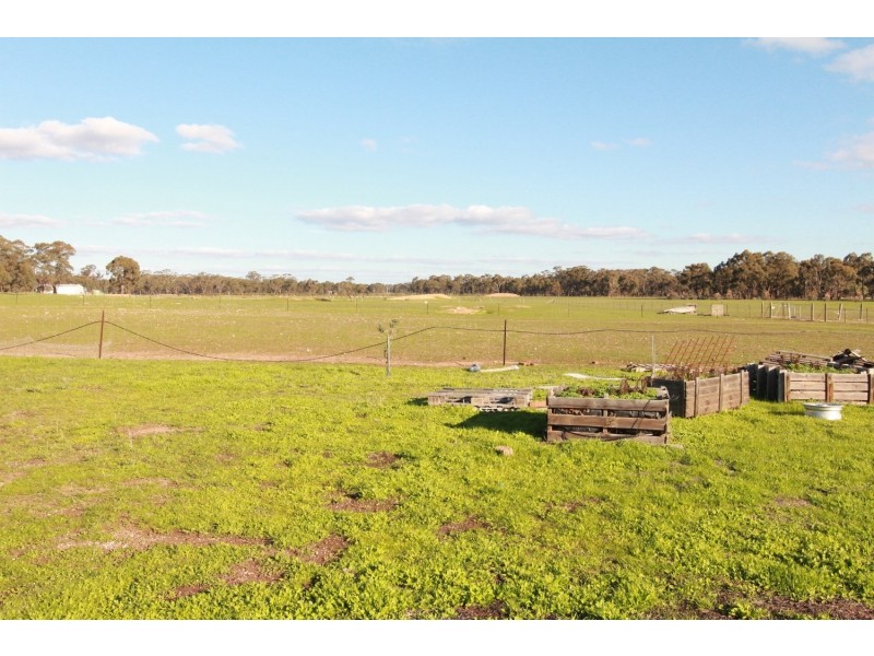 14 Palmer Road, Neilborough VIC 3570