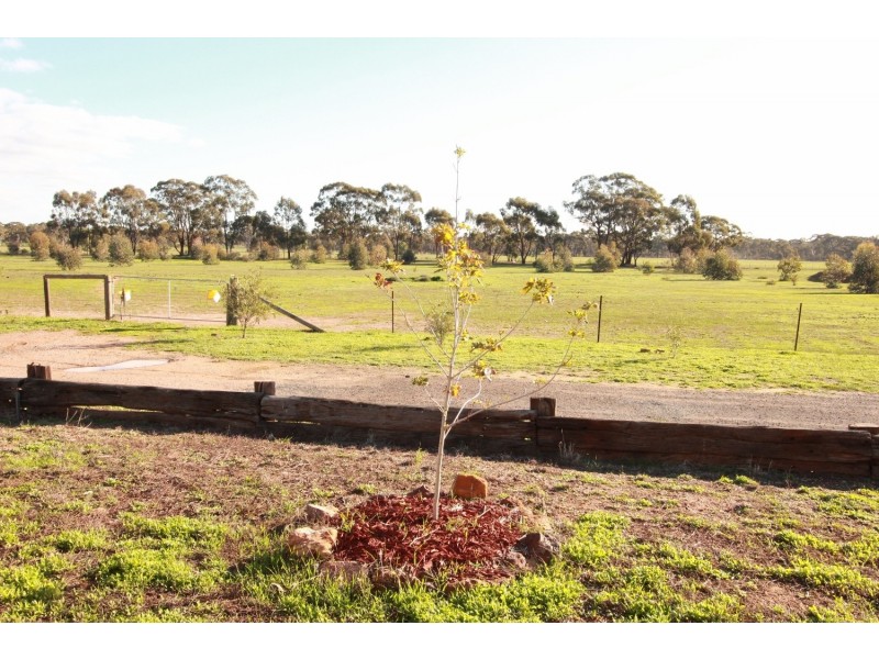 14 Palmer Road, Neilborough VIC 3570