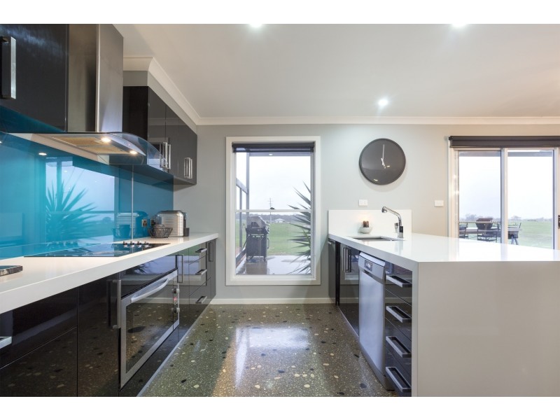 15 Castles Road, Axe Creek VIC 3551