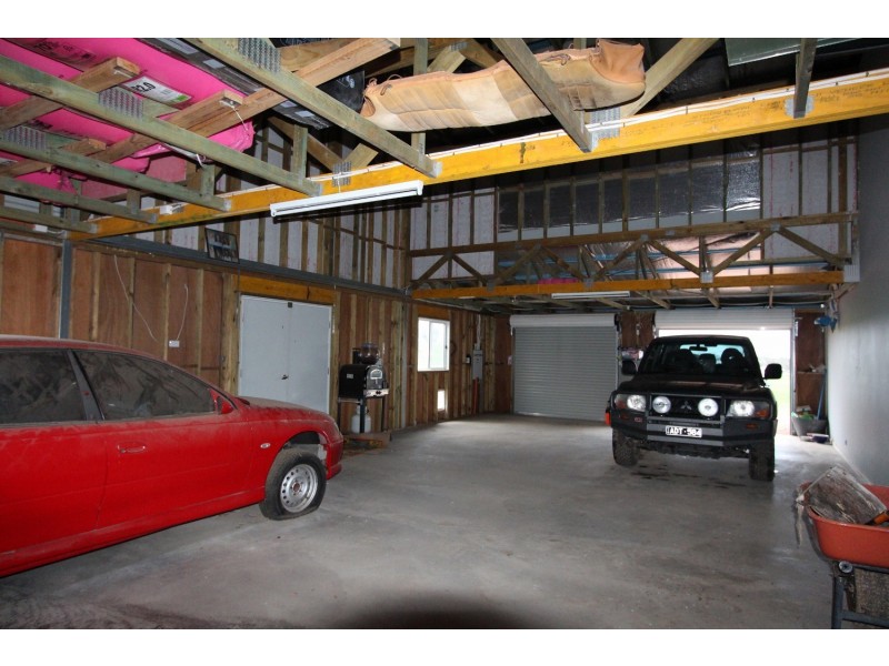 15 Castles Road, Axe Creek VIC 3551