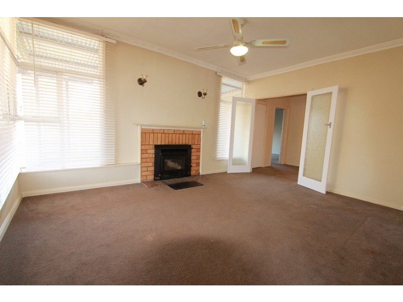 19 Hopkins Avenue, Eaglehawk VIC 3556