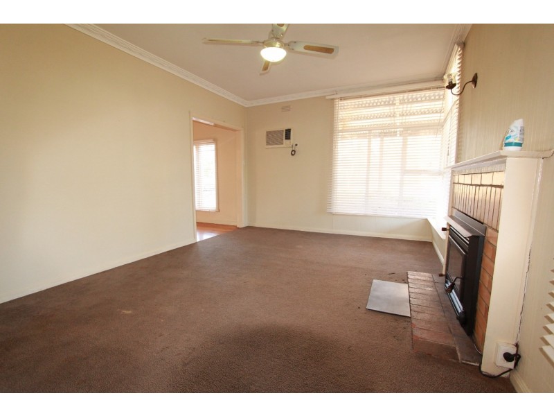 19 Hopkins Avenue, Eaglehawk VIC 3556