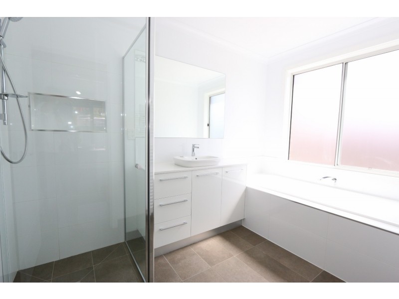 2/47 Race Street, Flora Hill VIC 3550