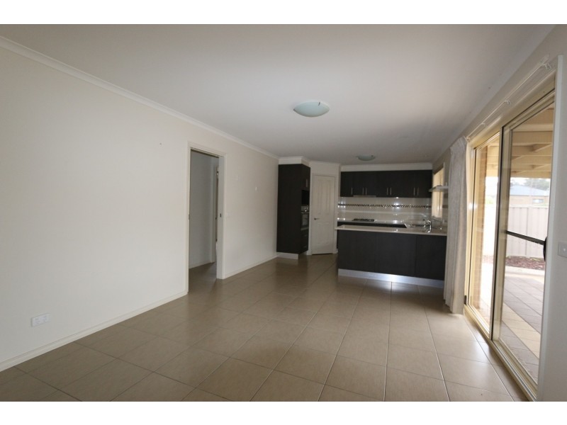 7 Grantham Terrace, Kangaroo Flat VIC 3555