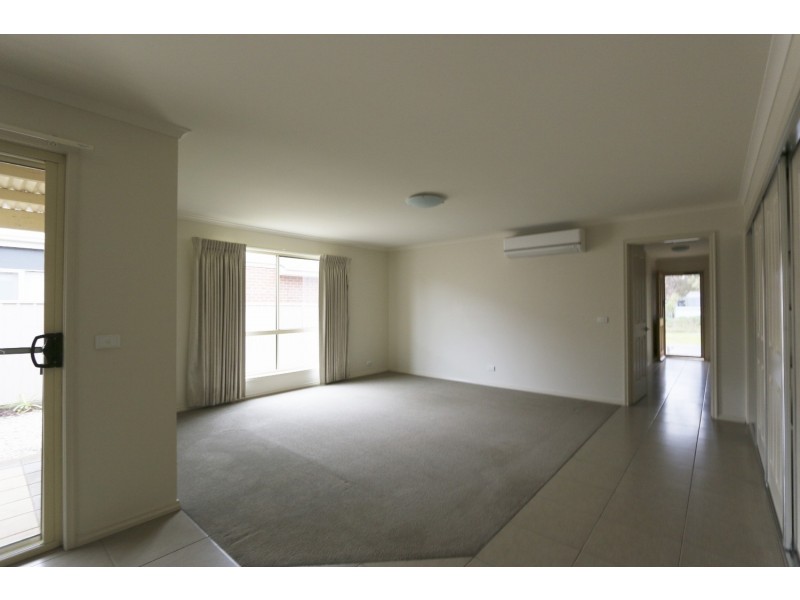 7 Grantham Terrace, Kangaroo Flat VIC 3555