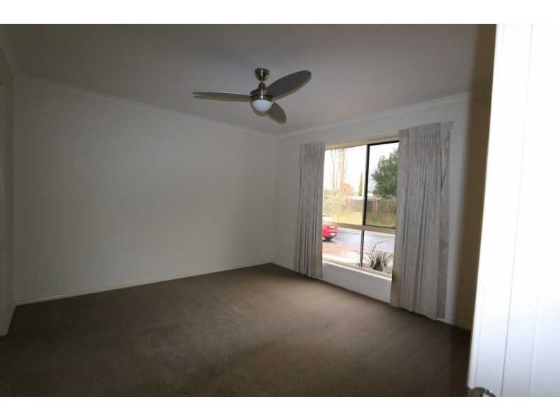 7 Grantham Terrace, Kangaroo Flat VIC 3555