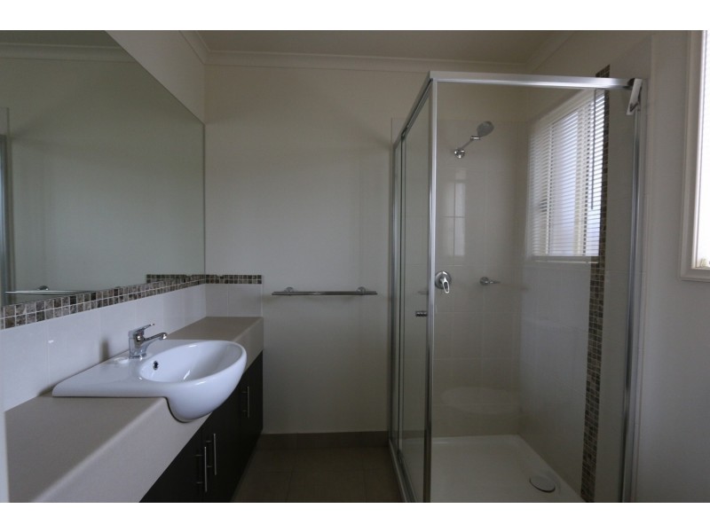 7 Grantham Terrace, Kangaroo Flat VIC 3555