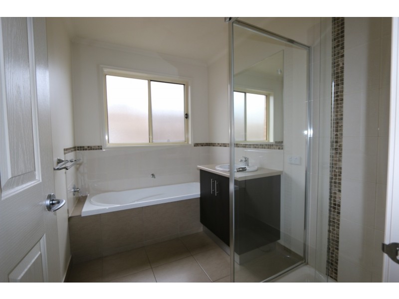 7 Grantham Terrace, Kangaroo Flat VIC 3555