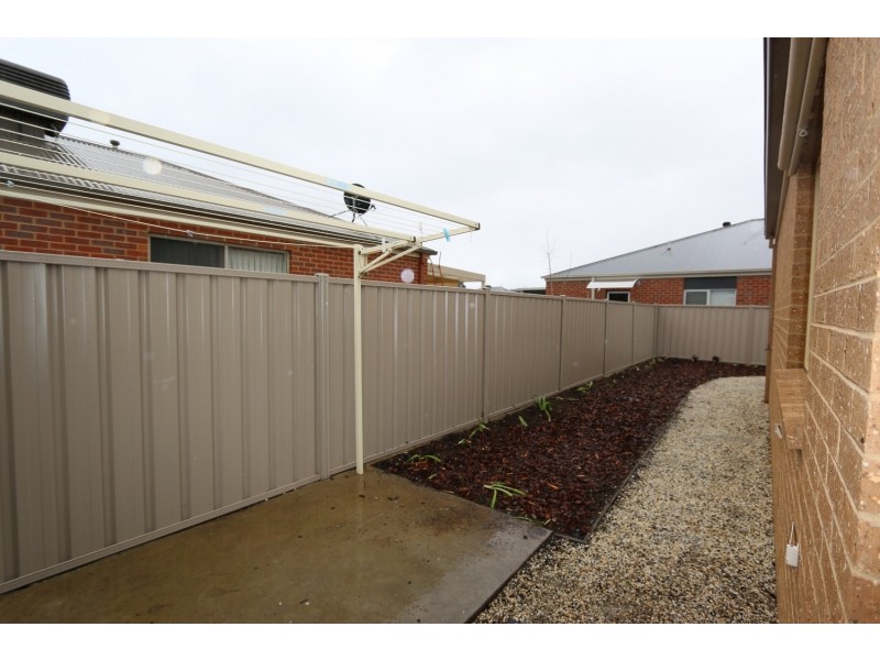 7 Grantham Terrace, Kangaroo Flat VIC 3555