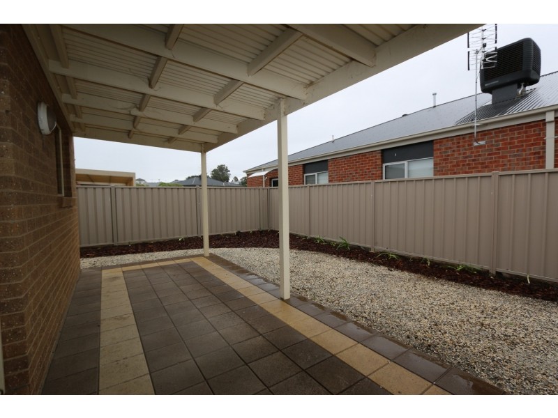 7 Grantham Terrace, Kangaroo Flat VIC 3555