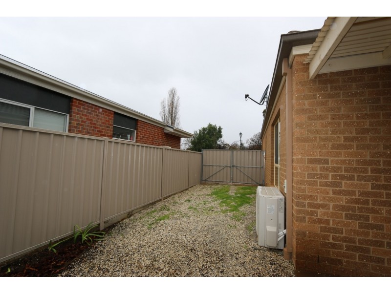 7 Grantham Terrace, Kangaroo Flat VIC 3555