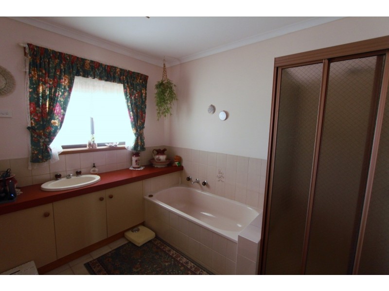 292-294 Midland Highway, Epsom VIC 3551