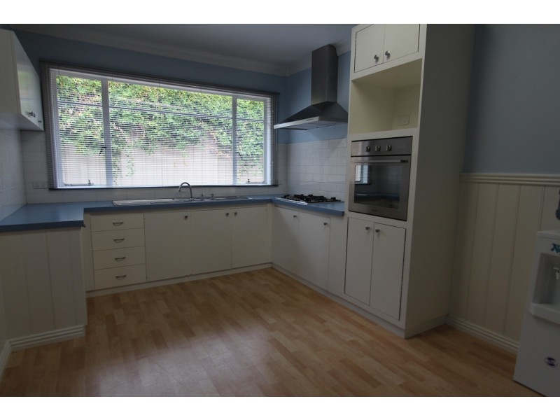 38 Race Street, Flora Hill VIC 3550