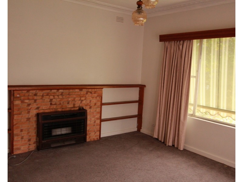 25 Carpenter Street, Kangaroo Flat VIC 3555