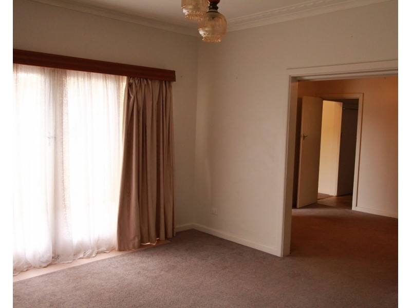 25 Carpenter Street, Kangaroo Flat VIC 3555