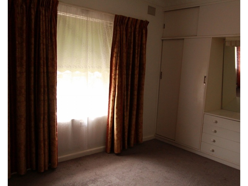 25 Carpenter Street, Kangaroo Flat VIC 3555