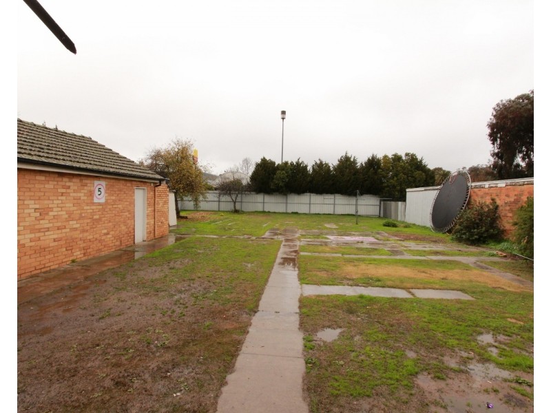 25 Carpenter Street, Kangaroo Flat VIC 3555