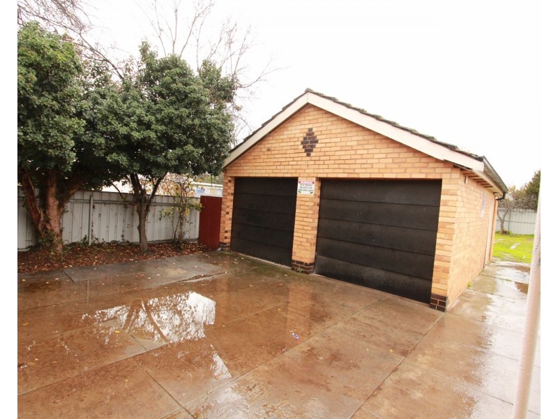 25 Carpenter Street, Kangaroo Flat VIC 3555